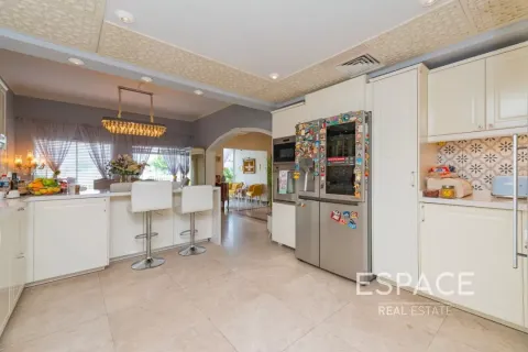 Vila u Meadows, Dubai, UAE 5 spavaćih soba, 353 m2 Br. 649594 - fotografija 8