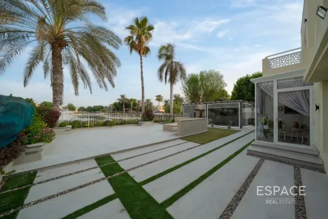 Vila u Meadows, Dubai, UAE 5 spavaćih soba, 353 m2 Br. 649594 - fotografija 3