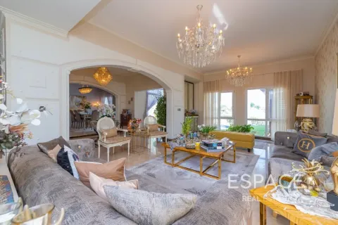 Vila u Meadows, Dubai, UAE 5 spavaćih soba, 353 m2 Br. 649594 - fotografija 4