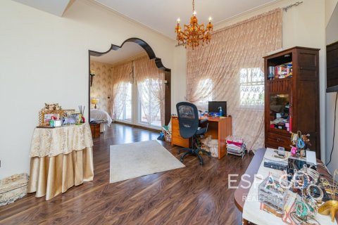 Vila u Meadows, Dubai, UAE 5 spavaćih soba, 353 m2 Br. 649594 - fotografija 14