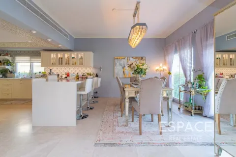Vila u Meadows, Dubai, UAE 5 spavaćih soba, 353 m2 Br. 649594 - fotografija 9