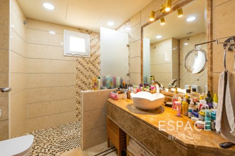 Vila u Meadows, Dubai, UAE 5 spavaćih soba, 353 m2 Br. 649594 - fotografija 15