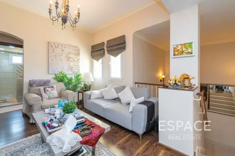 Vila u Meadows, Dubai, UAE 5 spavaćih soba, 353 m2 Br. 649594 - fotografija 10