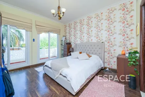 Vila u Meadows, Dubai, UAE 5 spavaćih soba, 353 m2 Br. 649594 - fotografija 12