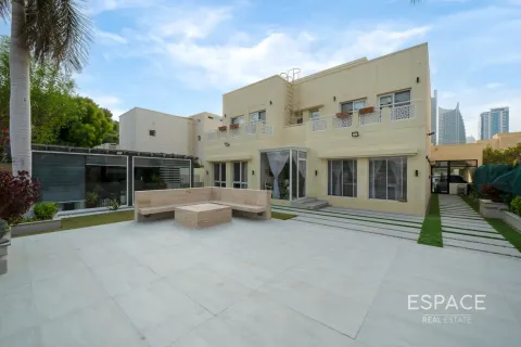 Vila u Meadows, Dubai, UAE 5 spavaćih soba, 353 m2 Br. 649594 - fotografija 2