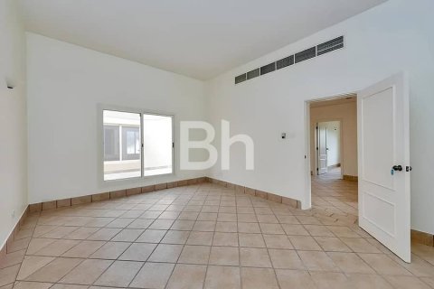 Снять в аренду виллу в Умм-Сукейм, Дубай, ОАЭ 3 спальни, 279м2, № 614566 - фото 18