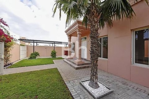 Снять в аренду виллу в Умм-Сукейм, Дубай, ОАЭ 3 спальни, 279м2, № 614566 - фото 20