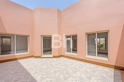 Снять в аренду виллу в Умм-Сукейм, Дубай, ОАЭ 3 спальни, 279м2, № 614566 - фото 21