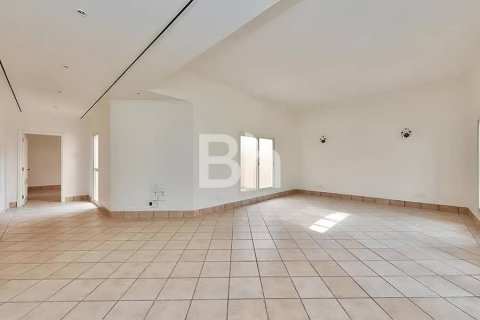 Снять в аренду виллу в Умм-Сукейм, Дубай, ОАЭ 3 спальни, 279м2, № 614566 - фото 16