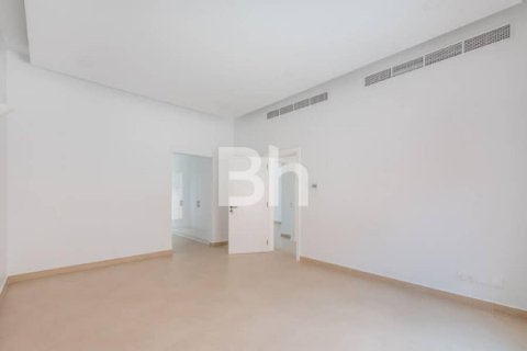 Снять в аренду виллу в Умм-Сукейм, Дубай, ОАЭ 3 спальни, 279м2, № 614566 - фото 7