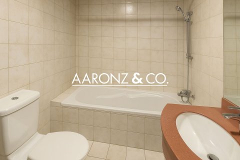 Jumeirah Lake Towers, Dubai, संयुक्त अरब अमीरात में अपार्टमेंट, 2 बेडरूम, 121.7 वर्ग मीटर, संख्या 670627 - फ़ोटो 12