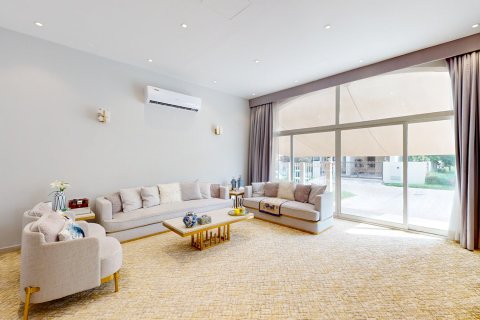 Villa in The Villa, Dubai, UAE 5 bedrooms, 627 sq.m. № 748982 - photo 18