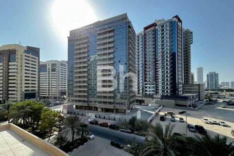 Appartamento in vendita a Dubai Sports City, Dubai, EAU 38 mq. № 730599 - foto 5