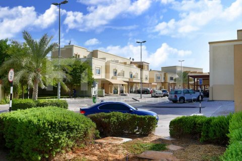 Villa zum Verkauf in Abu Dhabi, VAE 3 Schlafzimmer, 225.2 m2 Nr. 731456 - Foto 3