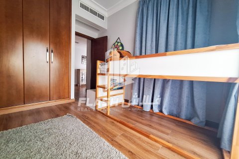 Townhouse in Al Hamra Village, Ras Al Khaimah, UAE 3 bedrooms, 263.2 sq.m. № 611752 - photo 20