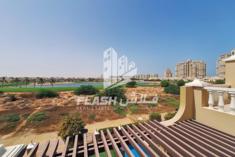 Townhouse in Al Hamra Village, Ras Al Khaimah, UAE 3 bedrooms, 263.2 sq.m. № 611752 - photo 2