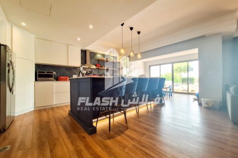 Townhouse in Al Hamra Village, Ras Al Khaimah, UAE 3 bedrooms, 263.2 sq.m. № 611752 - photo 5