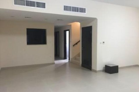 Maison de ville à louer à Al Warsan, Dubai, EAU 3 chambres, 156 m2 № 703299 - photo 2