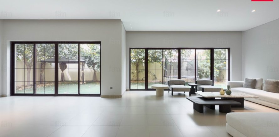 Villa in Dubai, VAE 4 slaapkamers, 469.3 vr.m. nr 696835