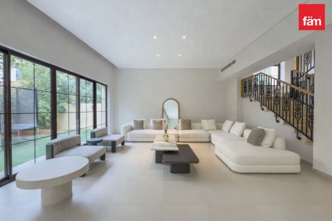 Villa te huur in Dubai, VAE 4 slaapkamers, 469.3 vr.m., nr 696835 - foto 2