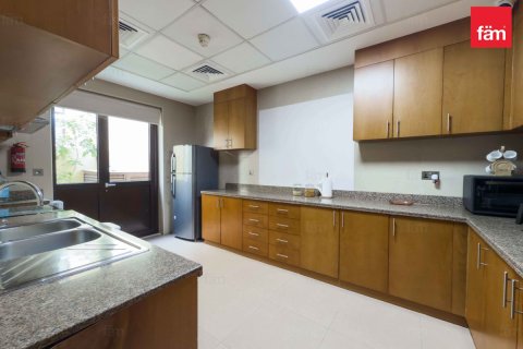Villa te huur in Dubai, VAE 4 slaapkamers, 469.3 vr.m., nr 696835 - foto 21