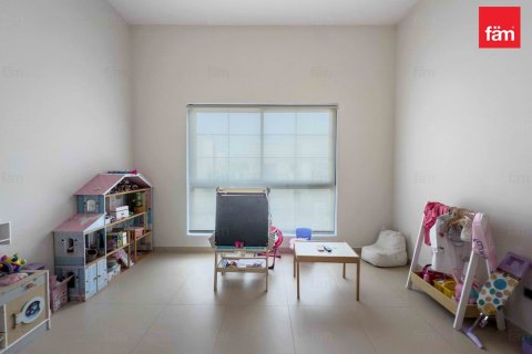 Villa te huur in Dubai, VAE 4 slaapkamers, 469.3 vr.m., nr 696835 - foto 14