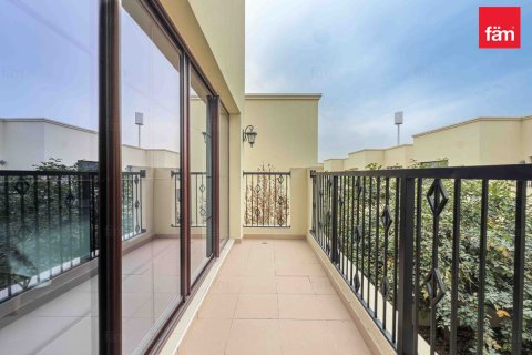 Villa te huur in Dubai, VAE 4 slaapkamers, 469.3 vr.m., nr 696835 - foto 18