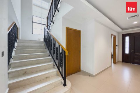 Villa te huur in Dubai, VAE 4 slaapkamers, 469.3 vr.m., nr 696835 - foto 7