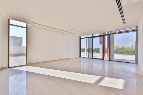 Villa in Abu Dhabi, UAE 5 bedrooms, 2122 sq.m. № 615581 - photo 5