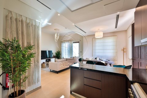 Khalifa City, Abu Dhabi, UAE의 판매용 타운하우스 침실 2개, 125제곱미터 번호 615586 - 사진 3