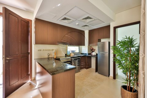 Khalifa City, Abu Dhabi, UAE의 판매용 타운하우스 침실 2개, 125제곱미터 번호 615586 - 사진 8