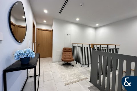 Řadový dům v Dubai Land, Dubai, SAE 4 ložnice, 216 m² Č.: 666580 - fotografie 18