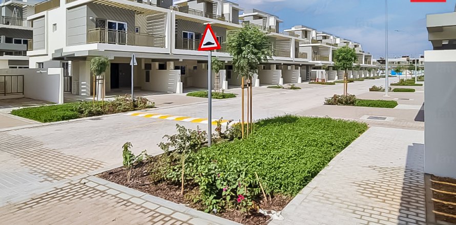 Kuća u nizu u Dubai, UAE 112.2 m2, 3 spavaćih soba Br. 682080