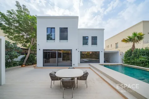 Villa in Meadows, Dubai, UAE 5 bedrooms, 455 sq.m. № 670182 - photo 20