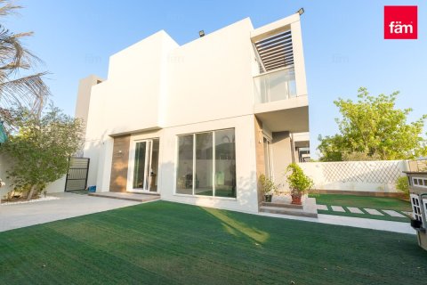 Villa in Jumeirah Park, Dubai, UAE 4 bedrooms, 341.3 sq.m. № 647700 - photo 1