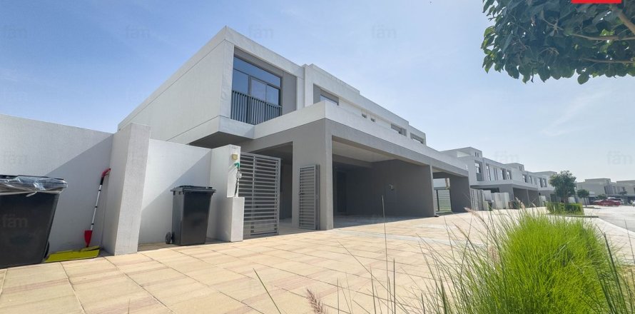 Dubai、UAEにあるヴィラ 5ベッドルーム、370.3 m2 No691189