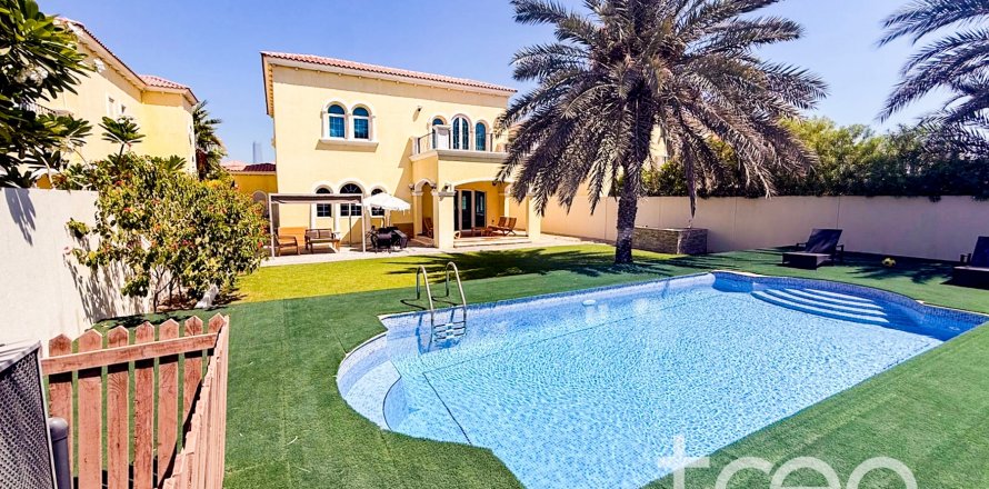 Вилла в Jumeirah Park, Дубай, ОАЭ 3 спальни, 677.08м2 № 739316