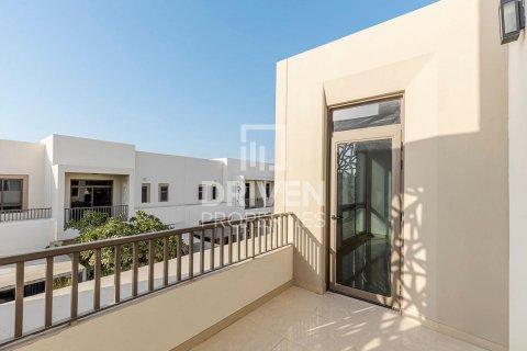 Townhouse in Town Square, Dubai, UAE 4 bedrooms, 262 sq.m. № 602845 - photo 12