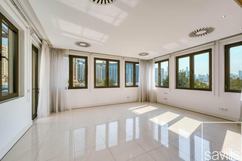 Vila u gradu Palm Jumeirah, Dubai, UAE 6 spavaće sobe, 1245.37 m2 Br. 747493 - Slika 21