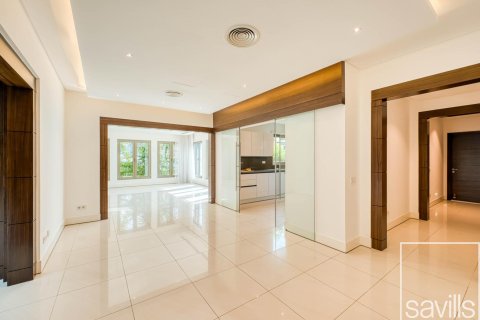 Vila u gradu Palm Jumeirah, Dubai, UAE 6 spavaće sobe, 1245.37 m2 Br. 747493 - Slika 8