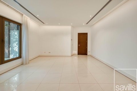 Vila u gradu Palm Jumeirah, Dubai, UAE 6 spavaće sobe, 1245.37 m2 Br. 747493 - Slika 15