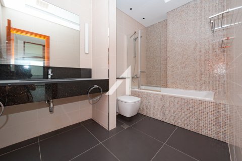 Apartment in DIFC, Dubai, UAE 2 bedrooms, 150.6 sq.m. № 647443 - photo 18
