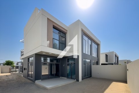 Villa in Dubai, UAE 3 bedrooms, 294.7 sq.m. № 647438 - photo 1