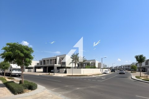 Villa in Dubai, UAE 3 bedrooms, 294.7 sq.m. № 647438 - photo 19