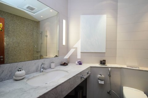 Apartment in DIFC, Dubai, UAE 1 room, 73.7 sq.m. № 647442 - photo 8