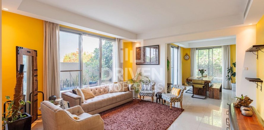 Vilë në Dubai Silicon Oasis, Emiratet e Bashkuara Arabe 3 dhoma gjumi, 351 m2. № 654587