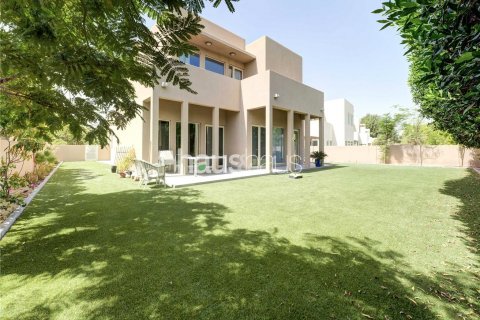 Villa in Arabian Ranches, Dubai, UAE 3 bedrooms, 309 sq.m. № 625336 - photo 1