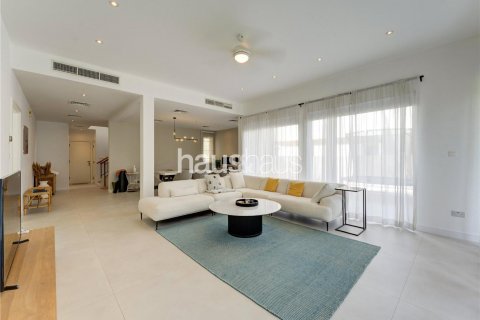 Villa in Arabian Ranches, Dubai, UAE 3 bedrooms, 309 sq.m. № 625336 - photo 2