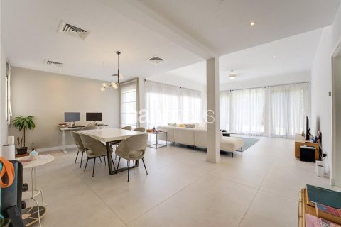 Villa in Arabian Ranches, Dubai, UAE 3 bedrooms, 309 sq.m. № 625336 - photo 15