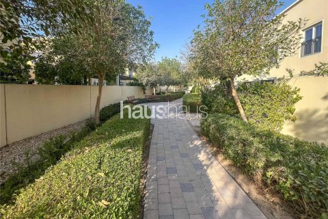 Řadový dům v Dubai Land, Dubai, SAE 2 ložnice, 170 m² Č.: 625337 - fotografie 17